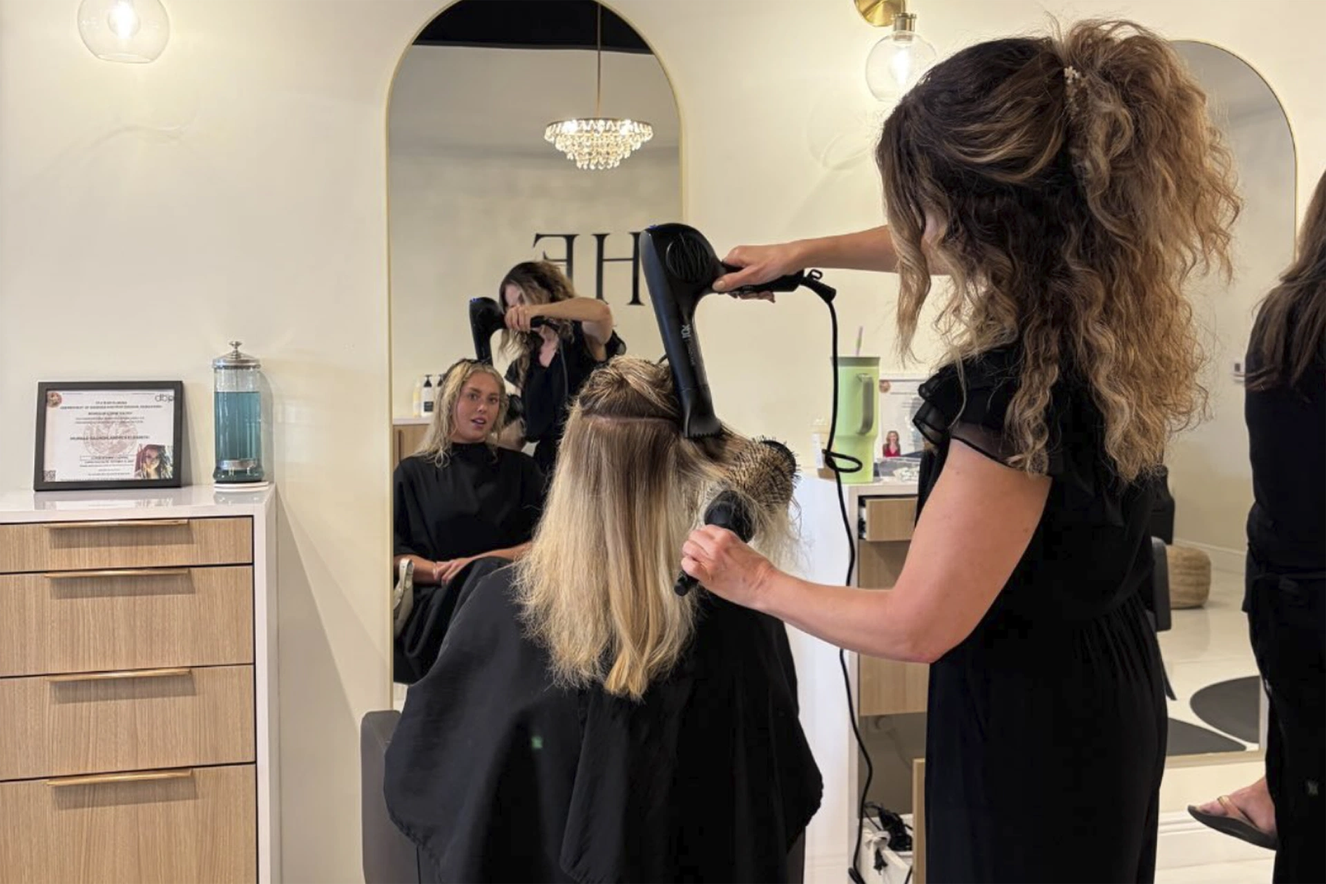 Salon Amiche Professional Blowout